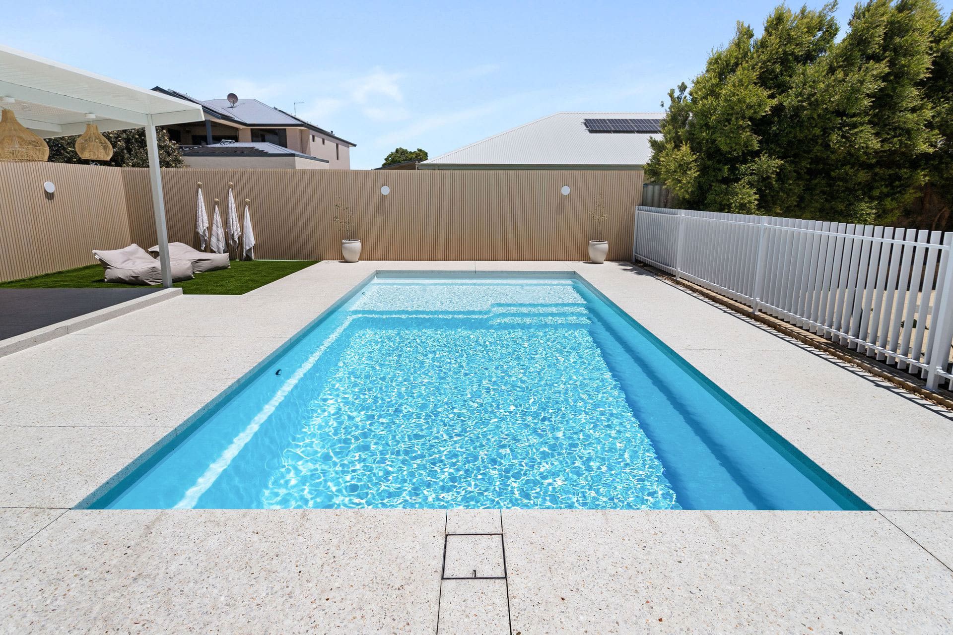 Sunseeker-7.6m-x-4.4m-Alpine-White-Shimmer_dawesville_01