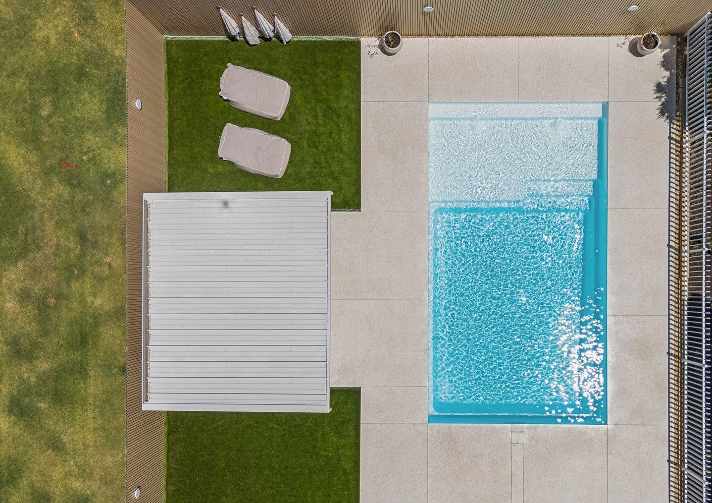 Sunseeker-7.6m-x-4.4m-Alpine-White-Shimmer_dawesville_03