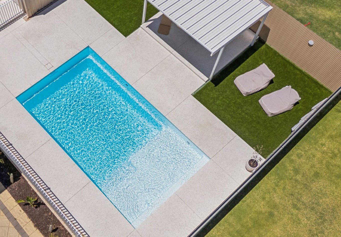 Sunseeker-7.6m-x-4.4m-Alpine-White-Shimmer_dawesville_05