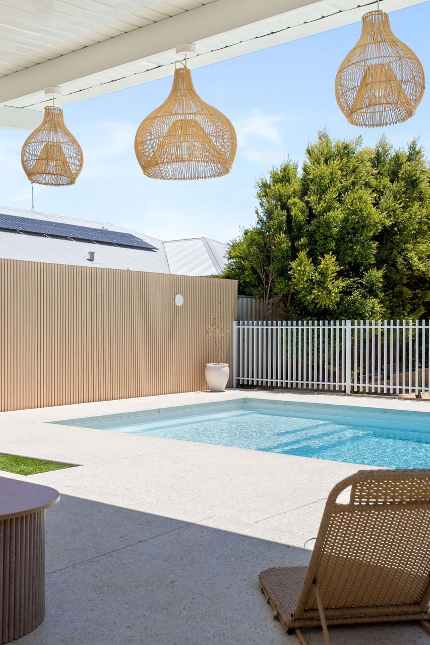 Sunseeker-7.6m-x-4.4m-Alpine-White-Shimmer_dawesville_06