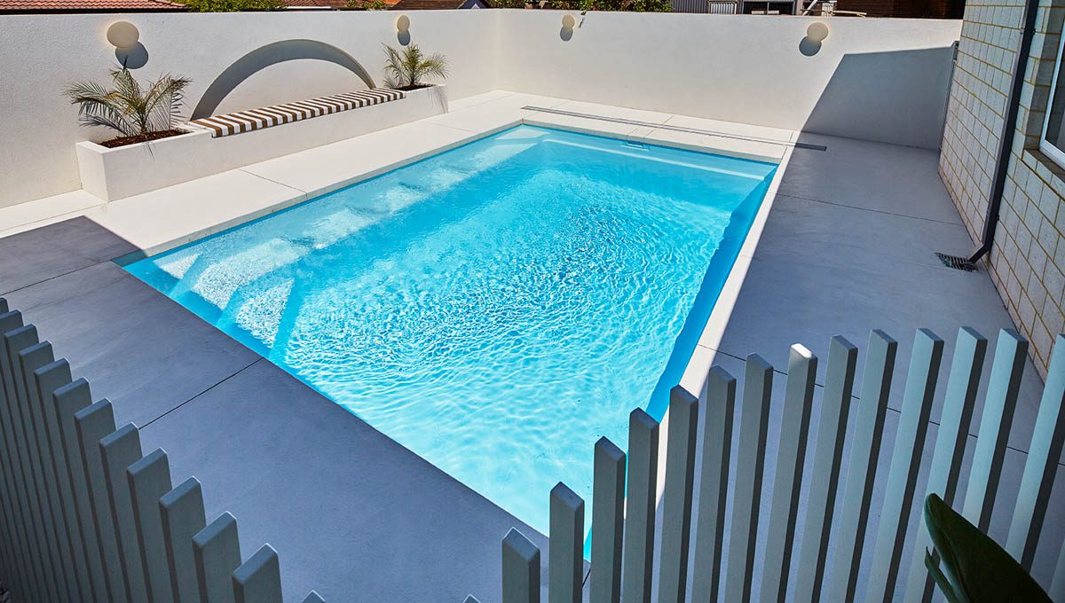 brampton-6.2m-4.4m-alpine-white-shimmer-halls-head-groundgalleryimage-3