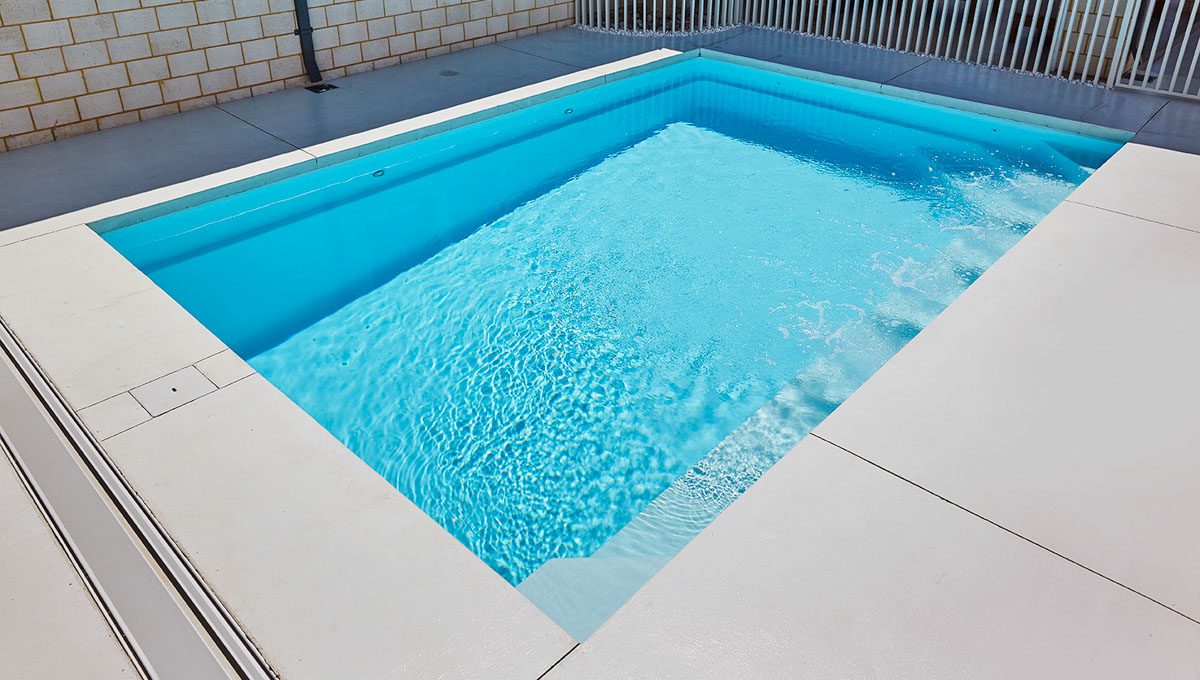 brampton-6.2m-4.4m-alpine-white-shimmer-halls-head-groundgalleryimage