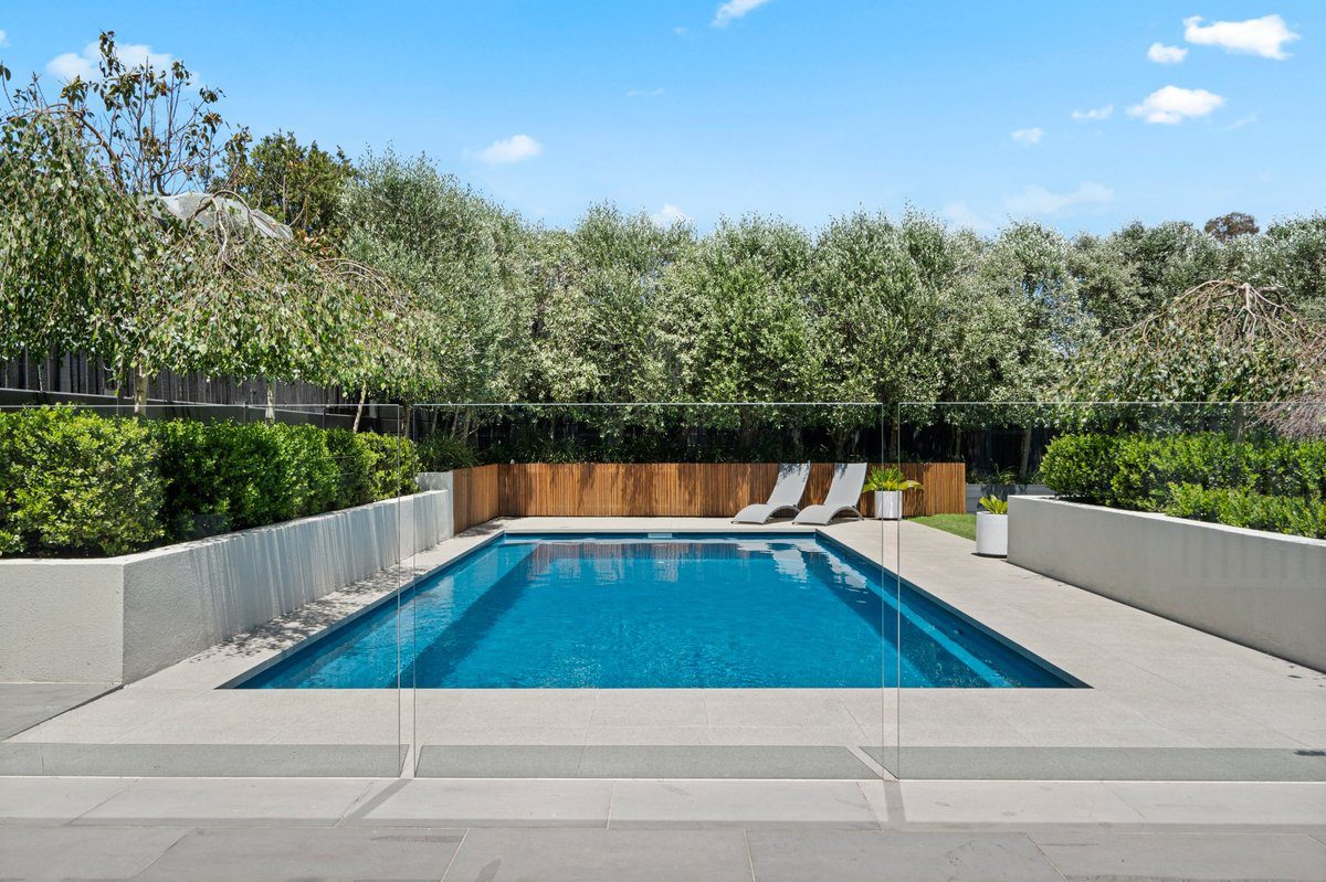 brampton-8.2m-x-4-4m-royal-jade-shimmer-mar2026-10