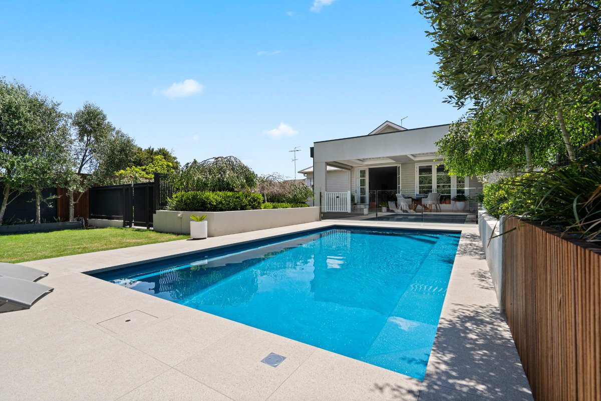 brampton-8.2m-x-4-4m-royal-jade-shimmer-mar2026-3