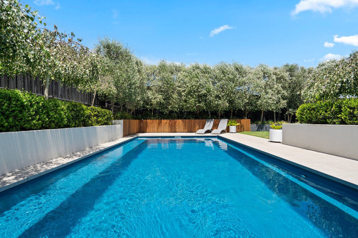 brampton-8.2m-x-4-4m-royal-jade-shimmer-mar2026-8