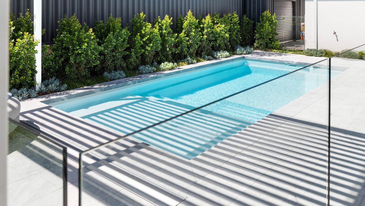 sunseeker-slimline-7.2m-3.5m-royal-alpine-white-shimmer-iluka-galleryimage-24