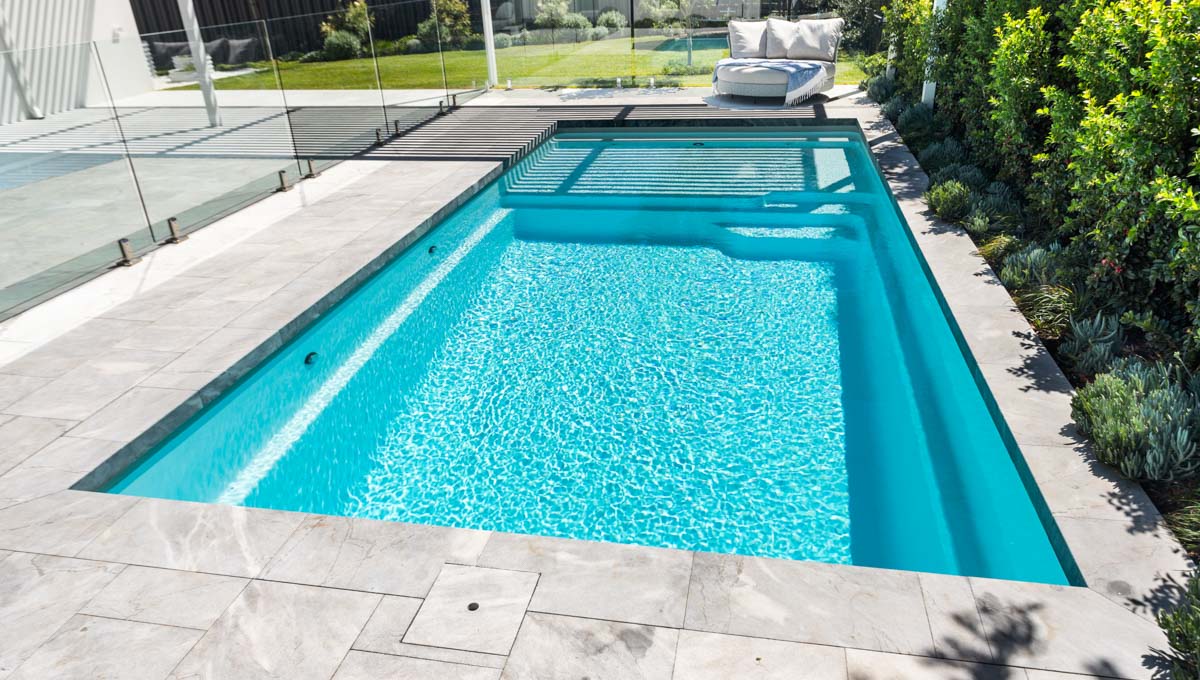 sunseeker-slimline-7.2m-3.5m-royal-alpine-white-shimmer-iluka-galleryimage-31